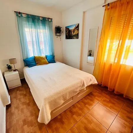 Boutique Flat With Terrace شقة فوينخيرولا